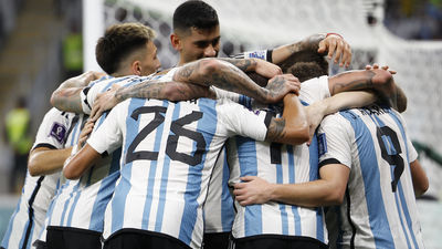 Messi y Julián Álvarez sitúan a Argentina en cuartos ante Países Bajos