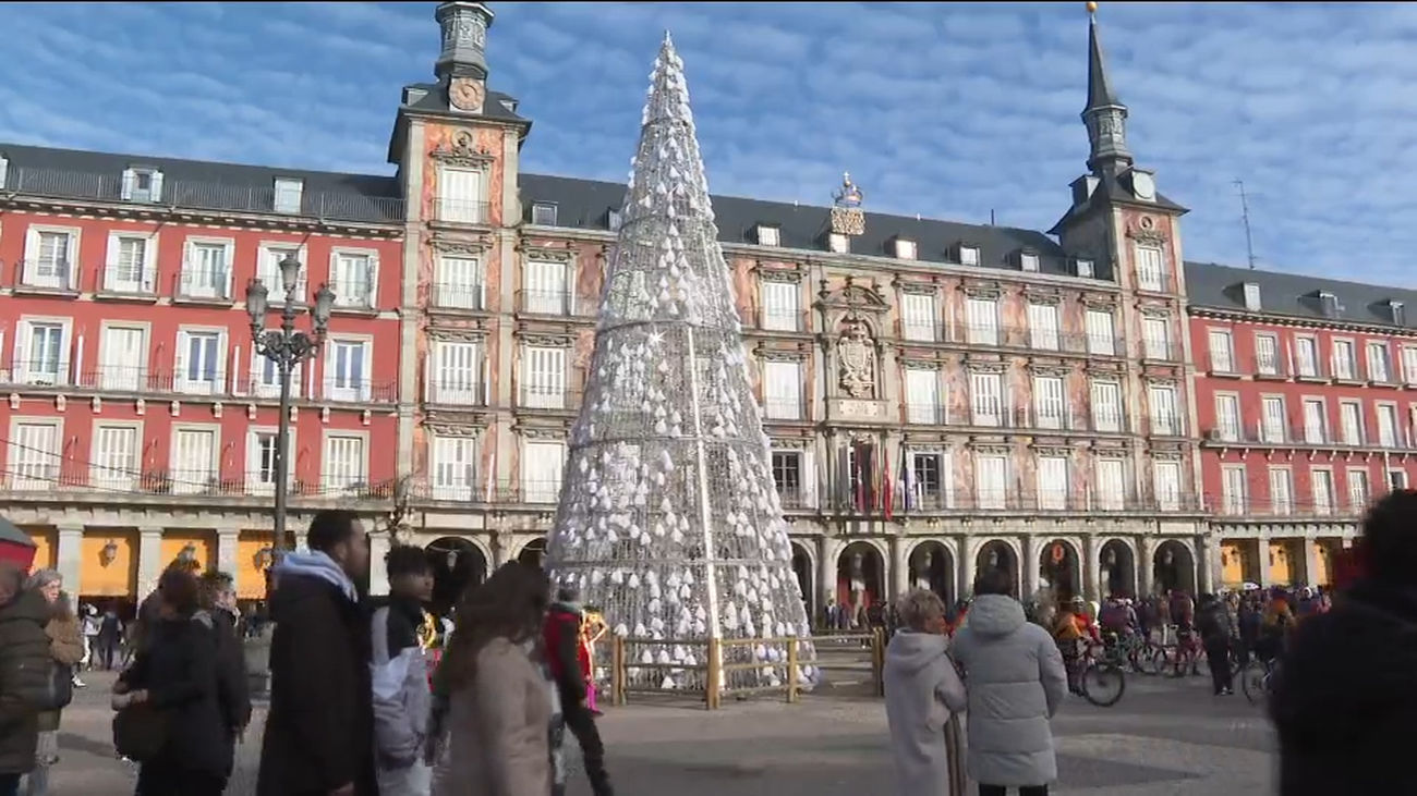 Los madrileños disfrutan del Centro en este puente de la Constitución