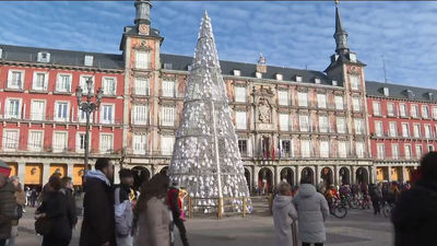 Los madrileños disfrutan del Centro en este puente de la Constitución