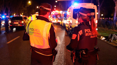 La Policía Municipal de Madrid regala a los niños pulseras para facilitar su localización en caso de pérdida