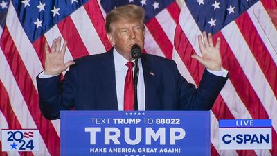 Donald Trump, contra los 'condones Trump'