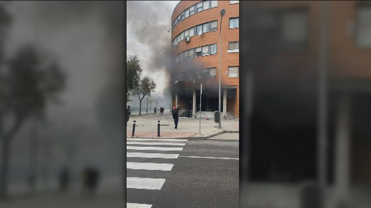 Susto en Moratalaz por un incendio en el edificio de El Ruedo