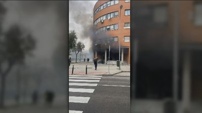 Susto en Moratalaz por un incendio en el edificio de El Ruedo