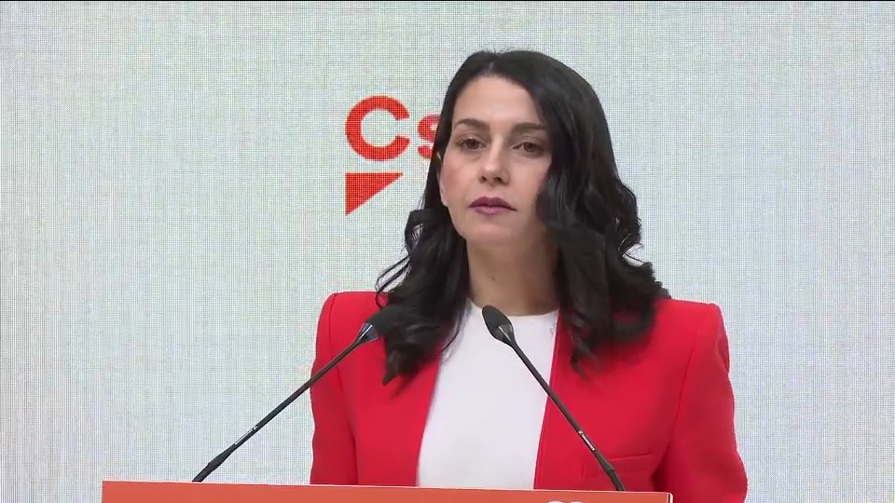 Arrimadas avisa a Bal que si no se retira ella liderará otra candidatura a Cs