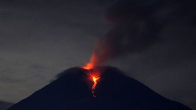 Alerta en la isla de Java, Indonesia, por la erupción del volcán Semeru