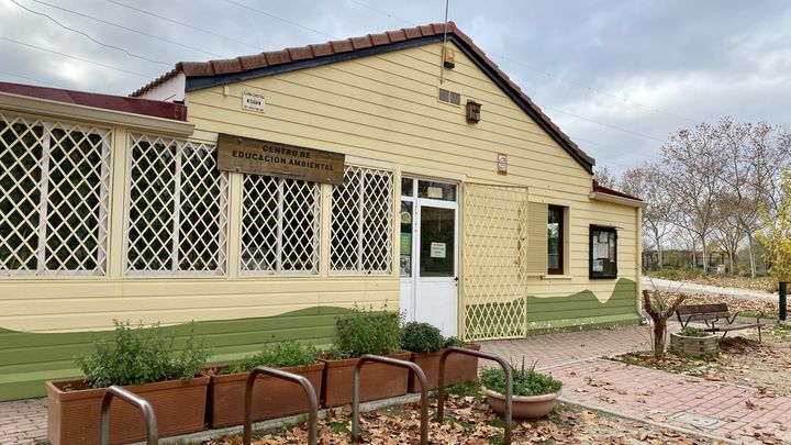 Centro de Educación Ambiental (C.E.A.) / PAULA SERRANO