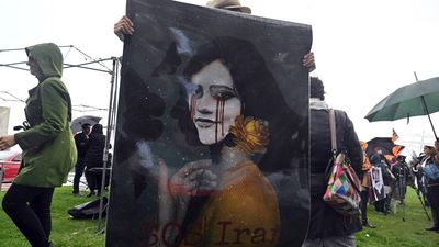 Nueva llamada a la protesta en Irán tras el confuso anuncio de la supresión de la Policía de la Moral