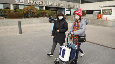 La Paz coloca a una niña una consola cardíaca que  le permite salir del hospital en espera de un trasplante