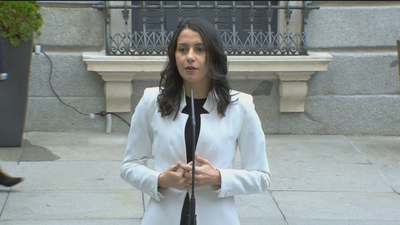 Arrimadas: “La Constitución se tiene que reformar, pero para protegerla más”