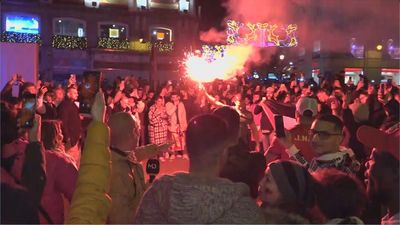 Aficionados marroquíes celebran la victoria del mundial en la Puerta del Sol