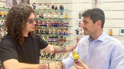 ¿Sabes cuál es el negocio de 'El hombre de negro' en el centro de Madrid?