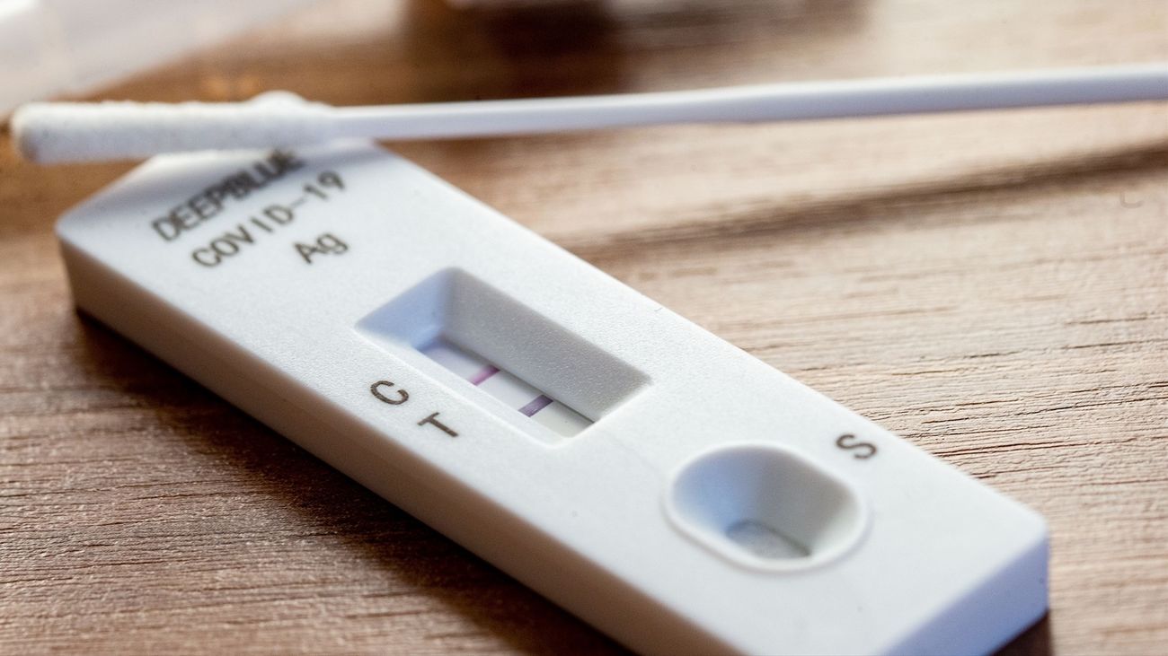 A dos semanas de la Navidad bajan los contagios e ingresos por Covid en Madrid