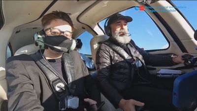 El Gregorio Marañón hace realidad el sueño de Daniel, enfermo en paliativos: pilotar una avioneta