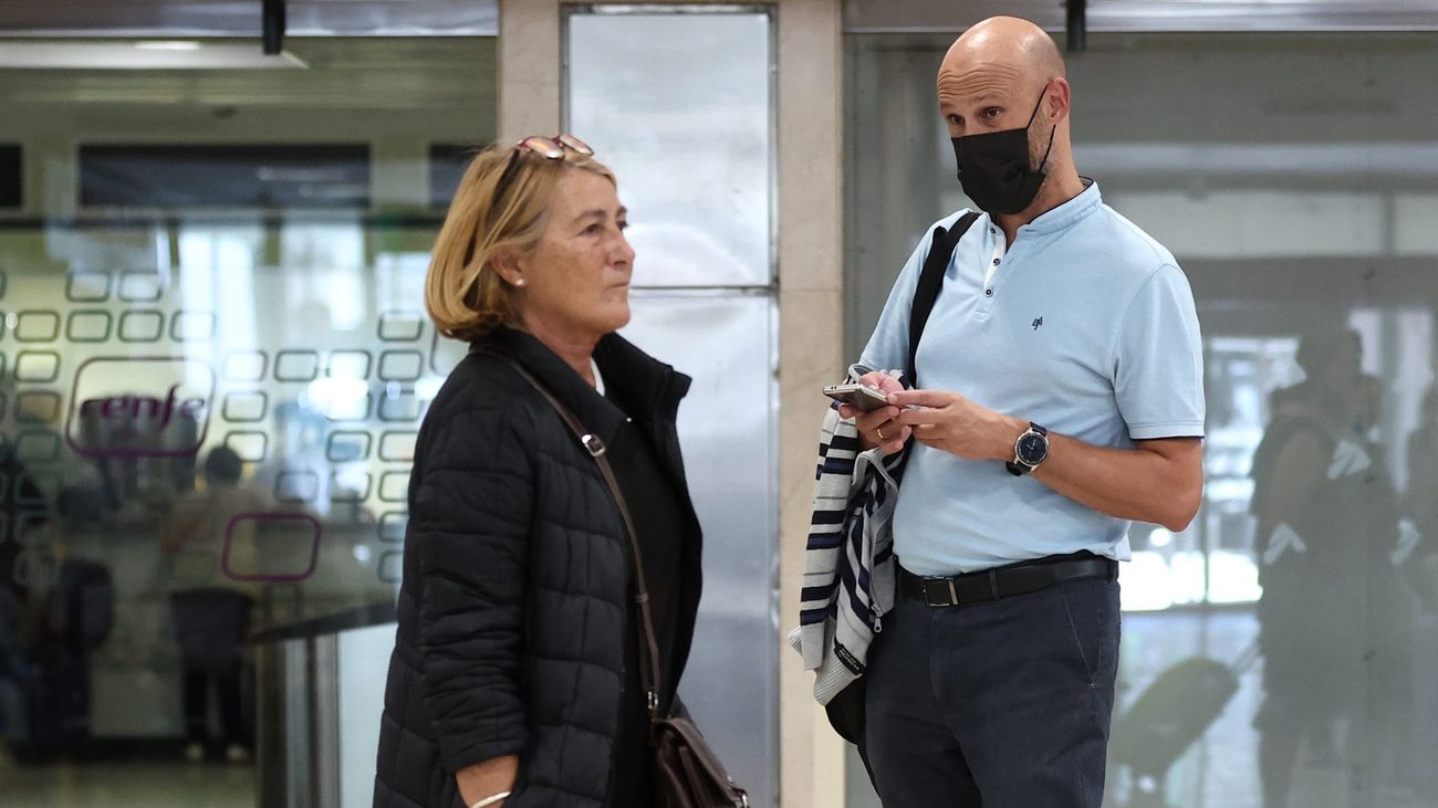 El Gobierno insiste en mantener la mascarilla en el transporte público pese a las quejas