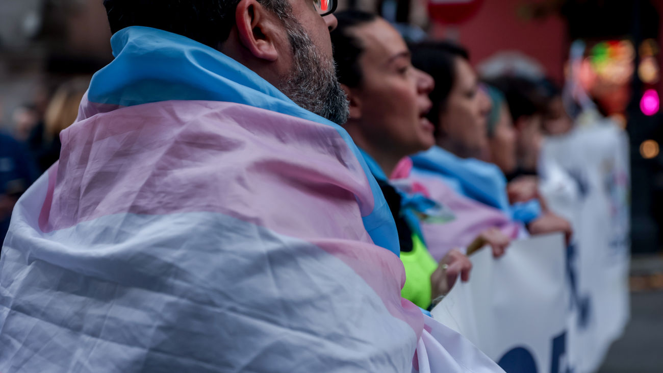 Miles de personas salen a la calle para exigir al PSOE que no recorte los derechos de las personas trans