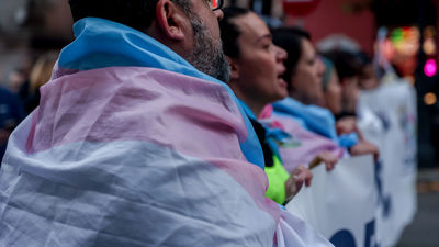 Miles de personas salen a la calle para exigir al PSOE que no recorte los derechos de las personas trans