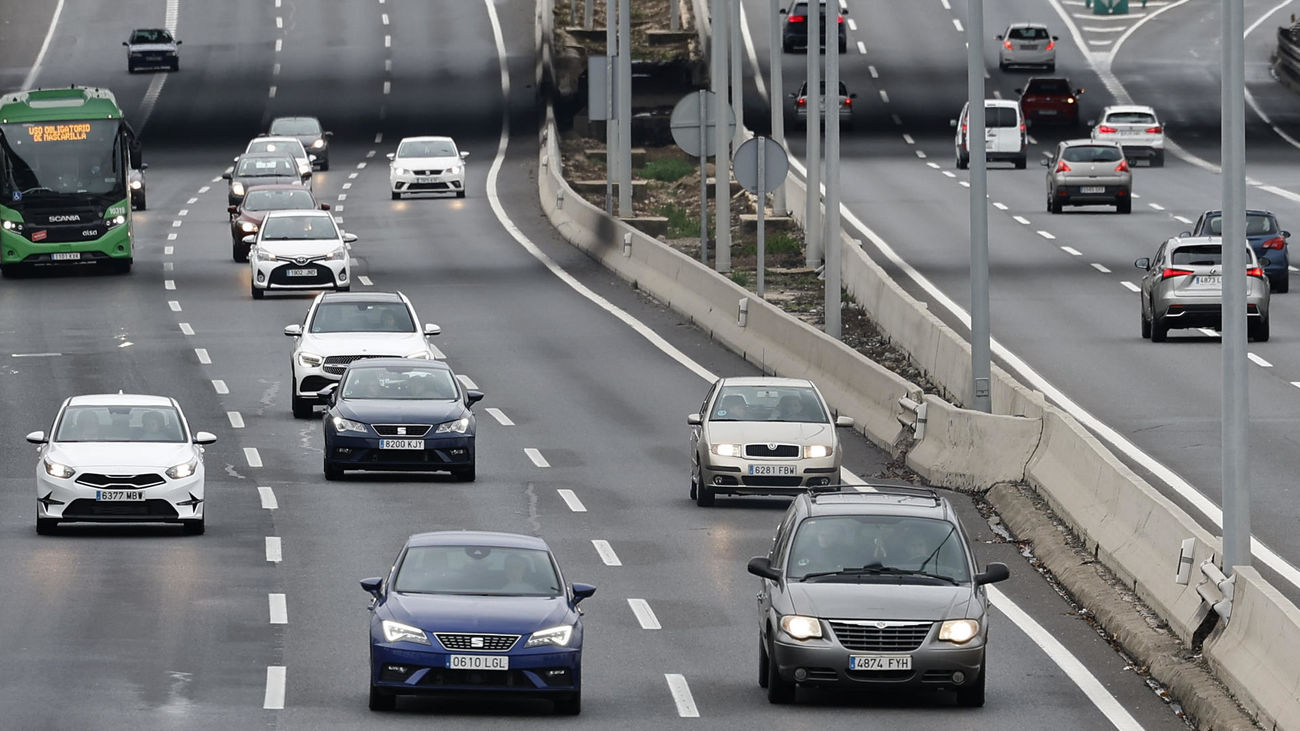 Normalidad en Madrid en la operación retorno, solo complicada por la lluvia