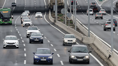 Normalidad en Madrid en la operación retorno, solo complicada por la lluvia