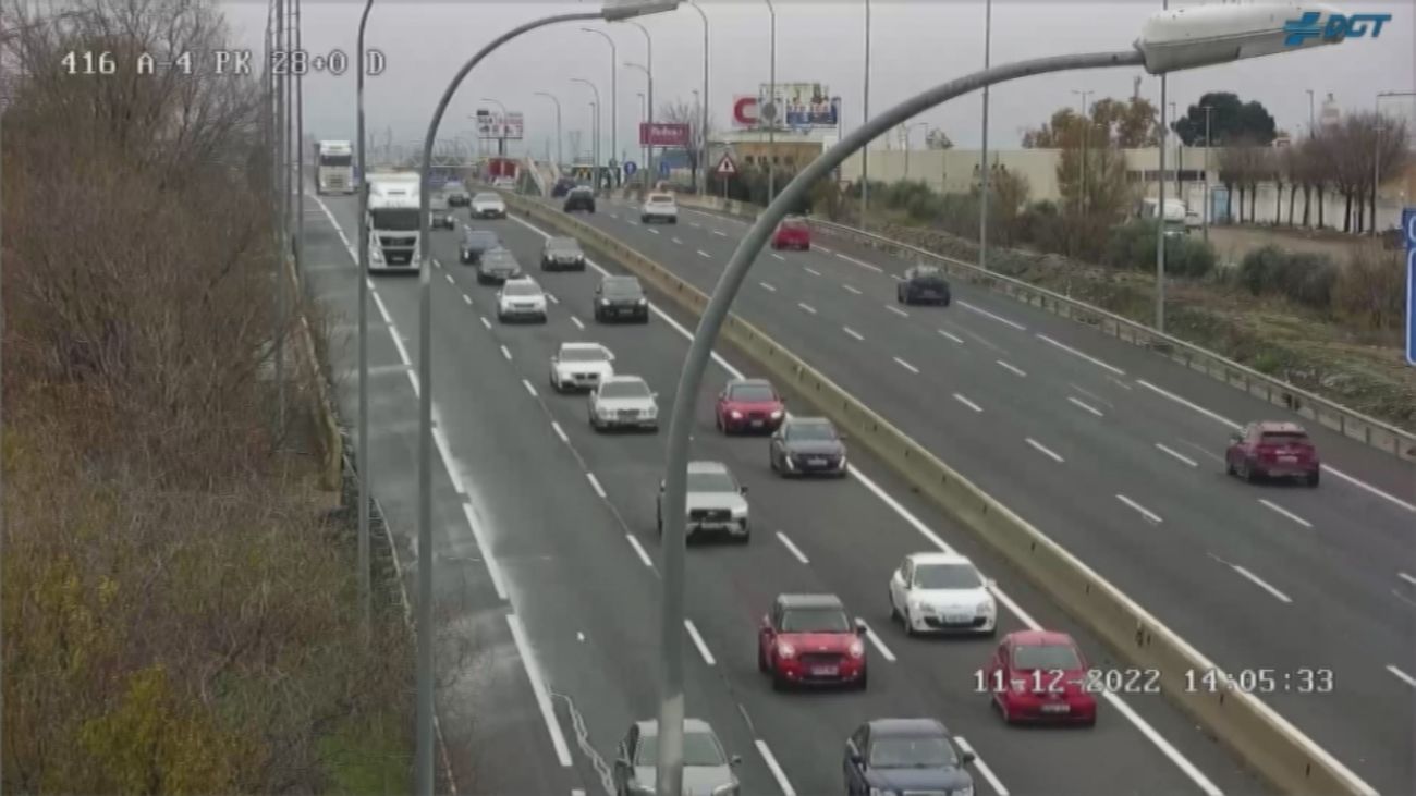 La lluvia no pone fácil la operación retorno en Madrid