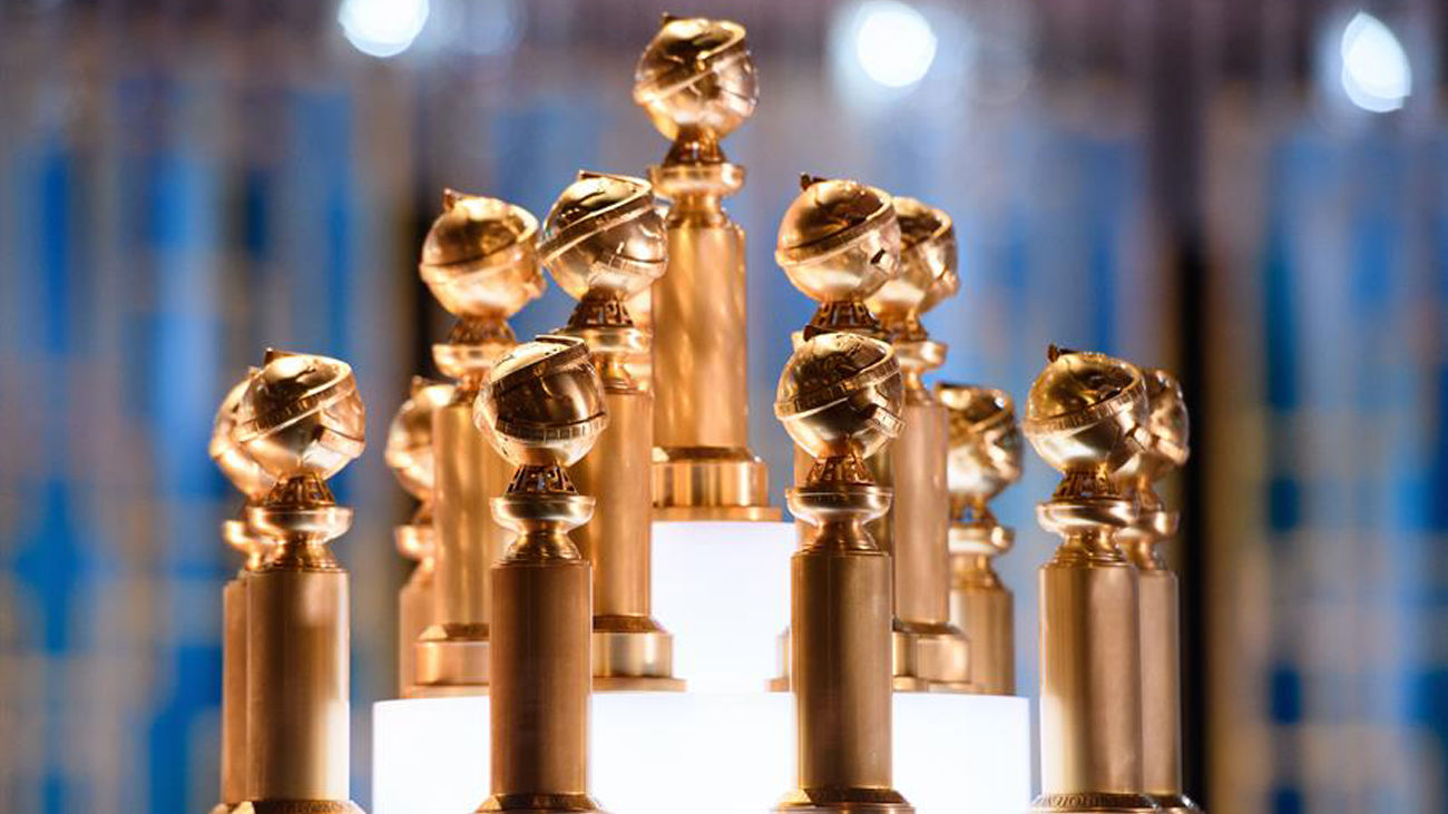 Fotografía cedida por la Asociación de la Prensa Extranjera de Hollywood (HFPA) donde se muestran las estatuillas de los premios Golden Globe