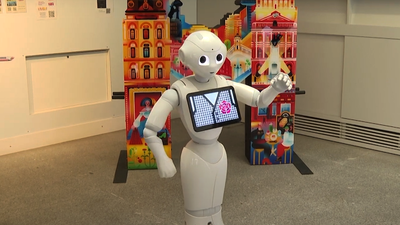 Pichi, el robot encargado de recibir a los turistas que llegan a Madrid