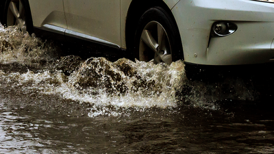 ¿Cómo debemos conducir y preparar el coche en los días de lluvia?