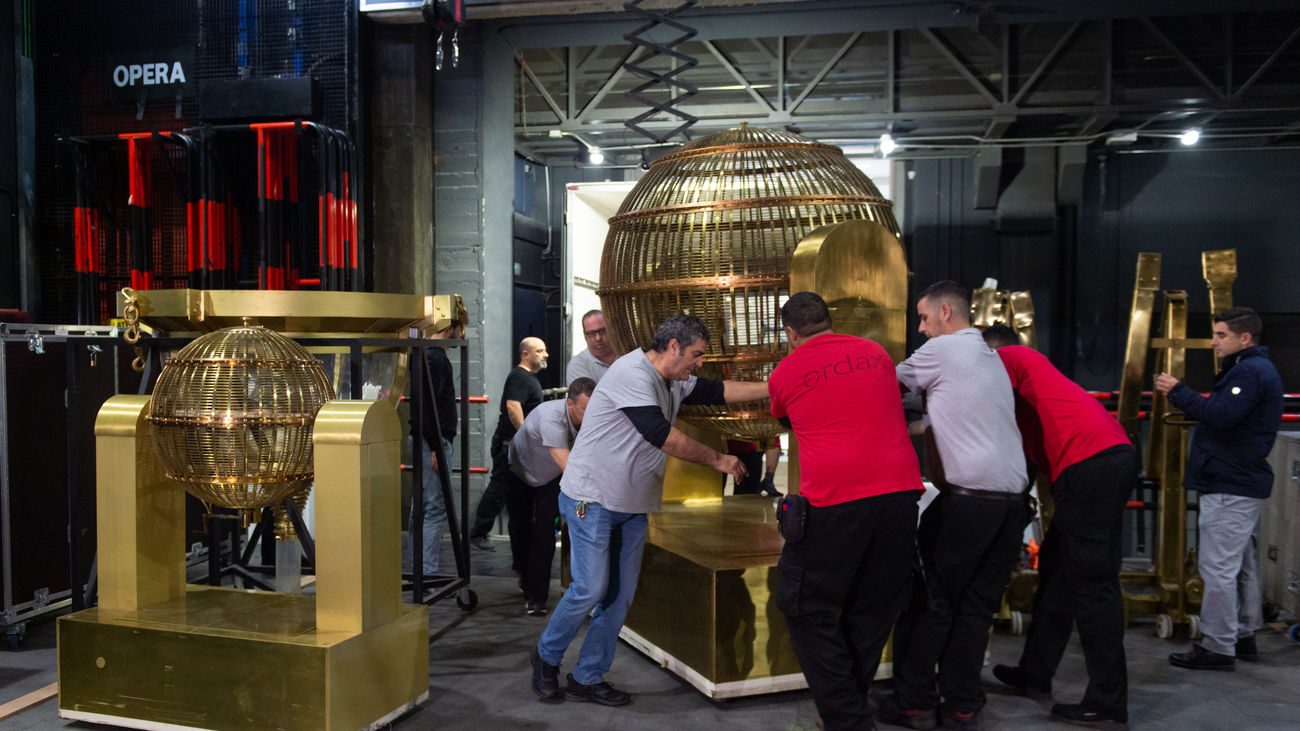 Los bombos del Sorteo de la Lotería Nacional ya están en el Teatro Real