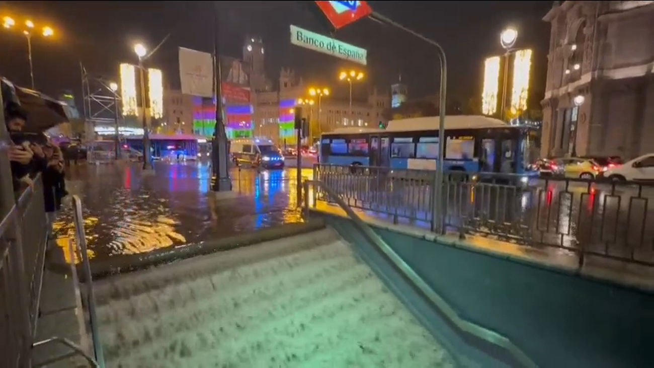 Madrid recibió en hora y media la mitad de la lluvia que cae en diciembre