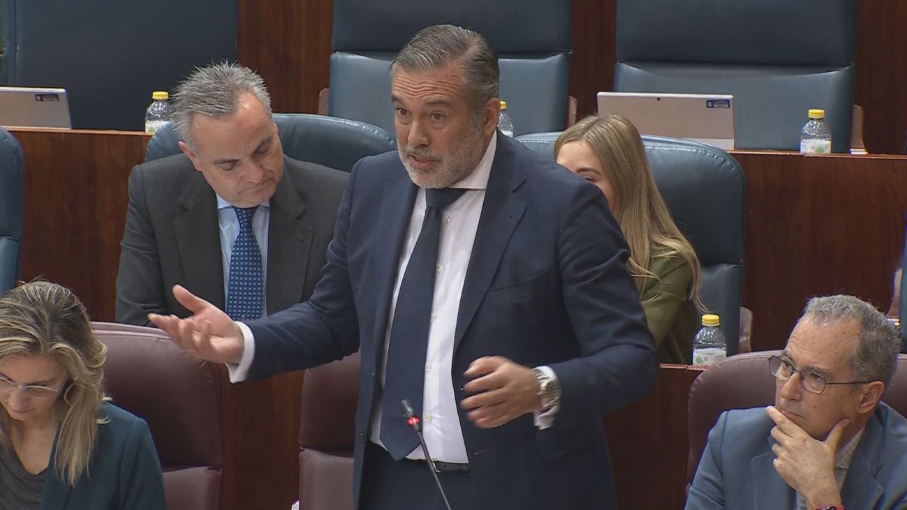 Enrique López acusa al PSOE de no tener "ningún respeto " por el Tribunal Constitucional