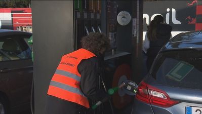 El precio de los carburantes sigue a la baja y cae hasta un 3%