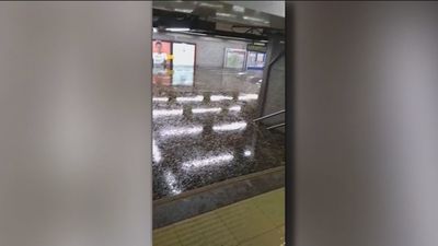 La estación de Metro de Banco de España recupera la normalidad tras convertirse en una piscina