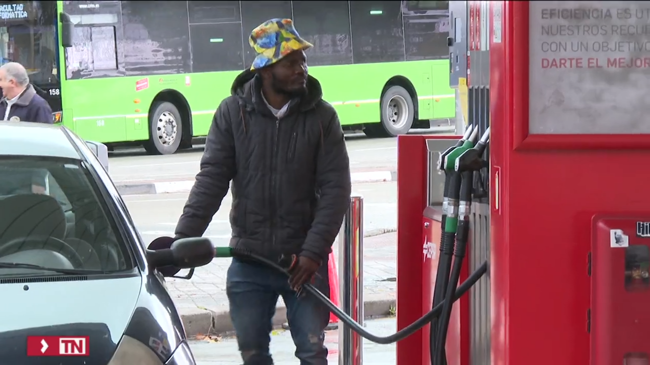 El Gobierno estudia mantener el descuento de 20% céntimos por litro de combustible sólo para algunos sectores