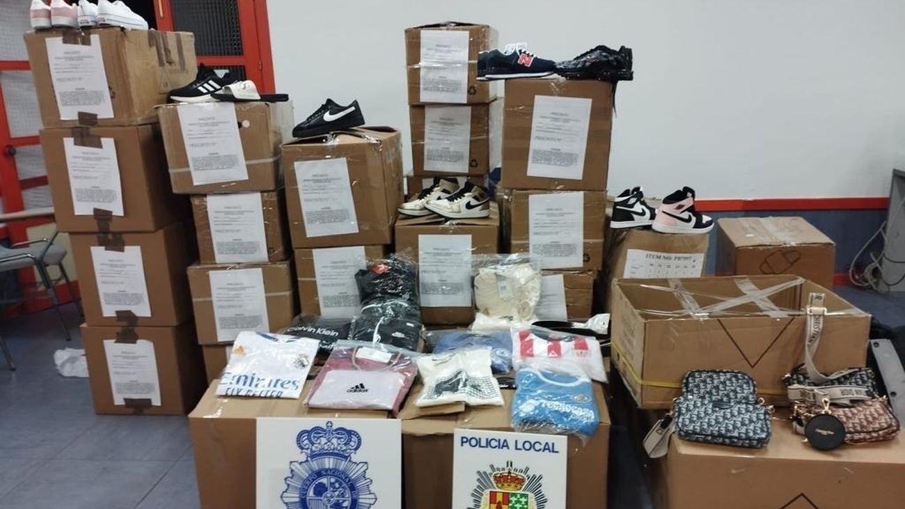 Incautadas 800 prendas deportivas y objetos falsificados en tres establecimientos comerciales de Getafe