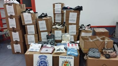 Incautadas 800 prendas deportivas y objetos falsificados en tres establecimientos comerciales de Getafe