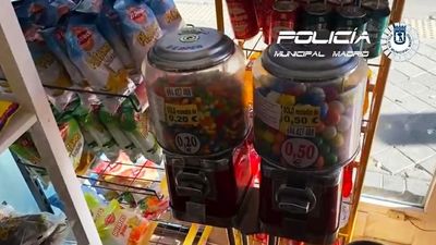 La Policía Municipal requisa 85.000 golosinas y otras chucherías sin información alimentaria obligatoria