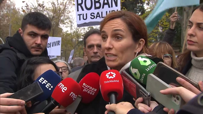 Más Madrid ataca la "soberbia" de Ayuso para llegar a un "mínimo diálogo" con los sanitarios