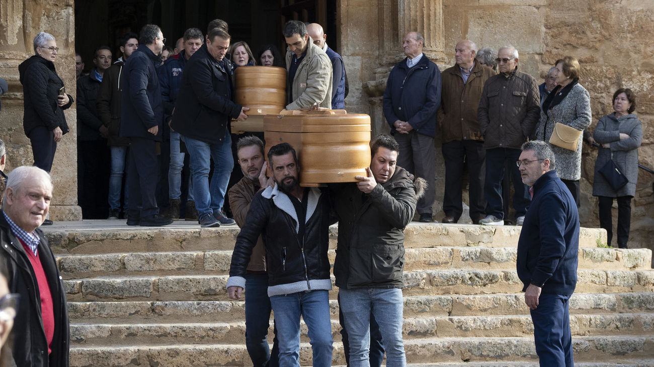 Entierro en Quintanar del Rey de las niñas asesinadas por su madre