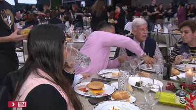 100 chefs ofrecen una cena de Navidad a más de 1.000 personas sin recursos