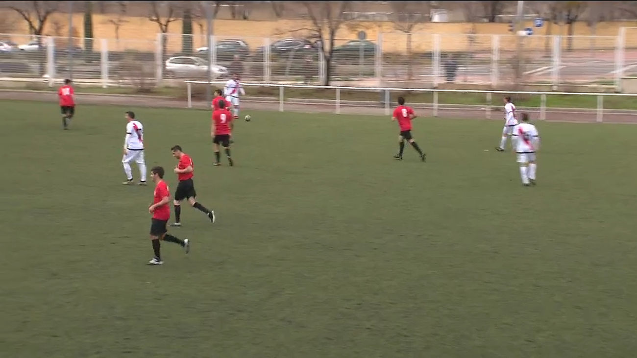 Vallecas vive un partido muy solidario para recaudar fondos para el banco de alimentos