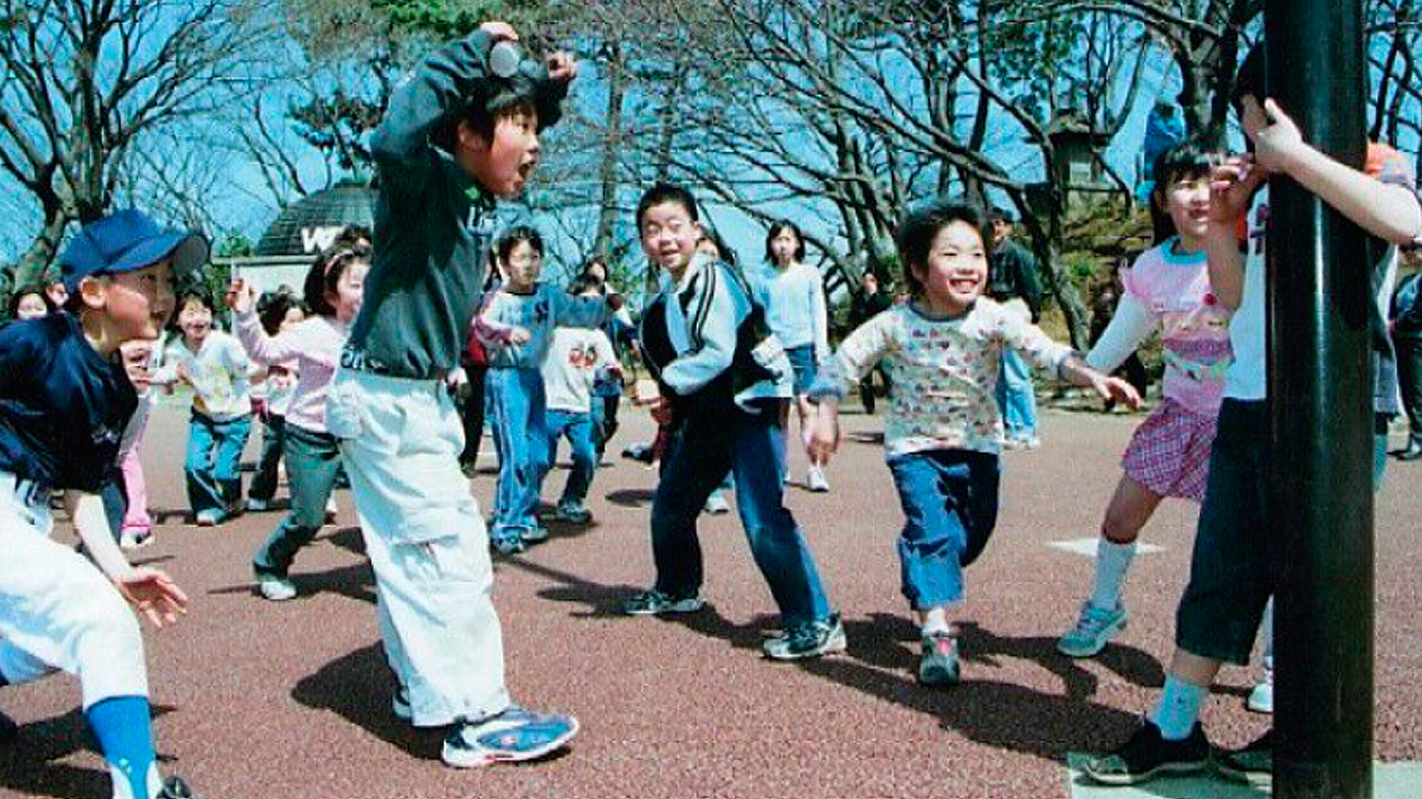 Niños japoneses jugando