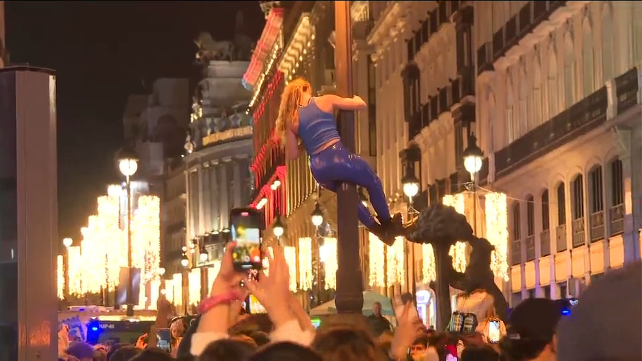 Incidentes en Sol en la celebración de hinchas argentinos con dos detenidos
