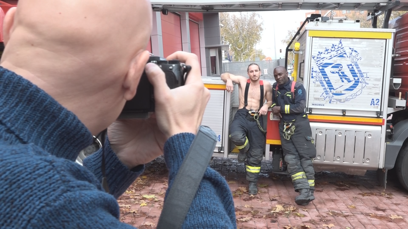 Los bomberos del Ayuntamiento de Madrid nos presentan su calendario solidario 2023