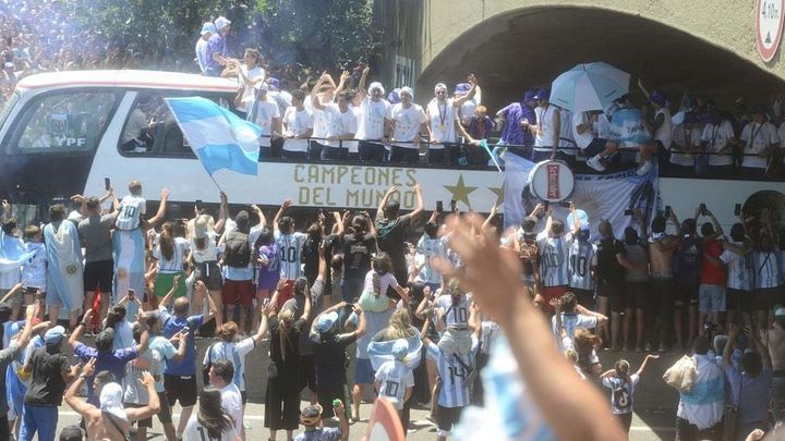 Autobús de la selección argentina / TWITTER