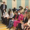 La reina Letizia y Ayuso visitan el laboratorio teatral del Hospital Niño Jesús