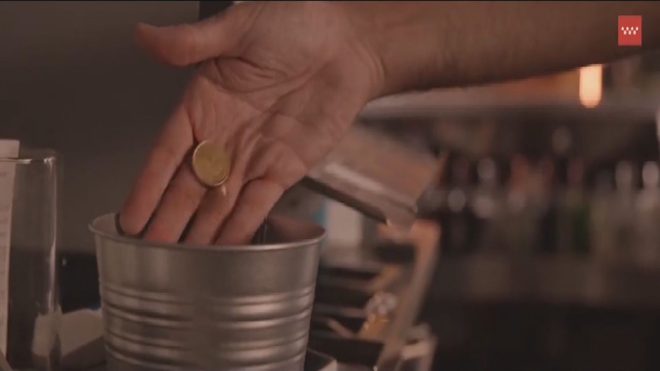 La Comunidad de Madrid anima a dejar propina, una costumbre que se está perdiendo