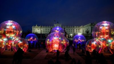 'Evanescent' llena de luz y sonido la Plaza de la Armería de Madrid