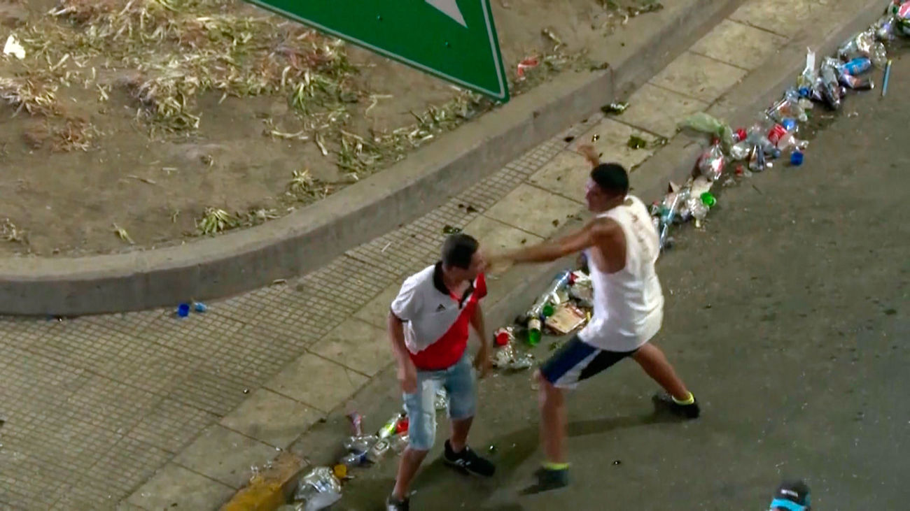 Los argentinos celebran el título a lo loco: Peleas, heridos y rescate de los jugadores en helicóptero