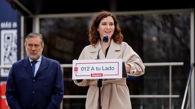 '012 A tu lado' ofrece atención 24 horas a quienes sufren soledad no deseada