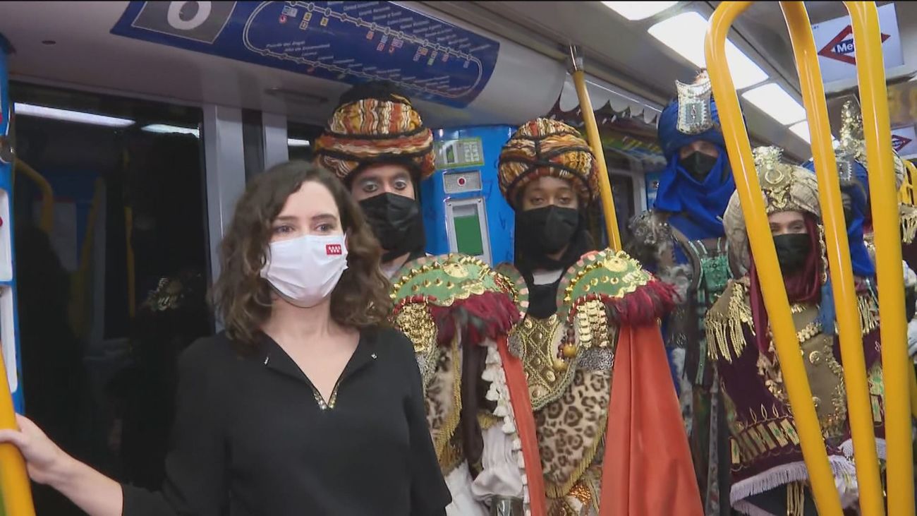 Ayuso se sube al Tren de la Navidad