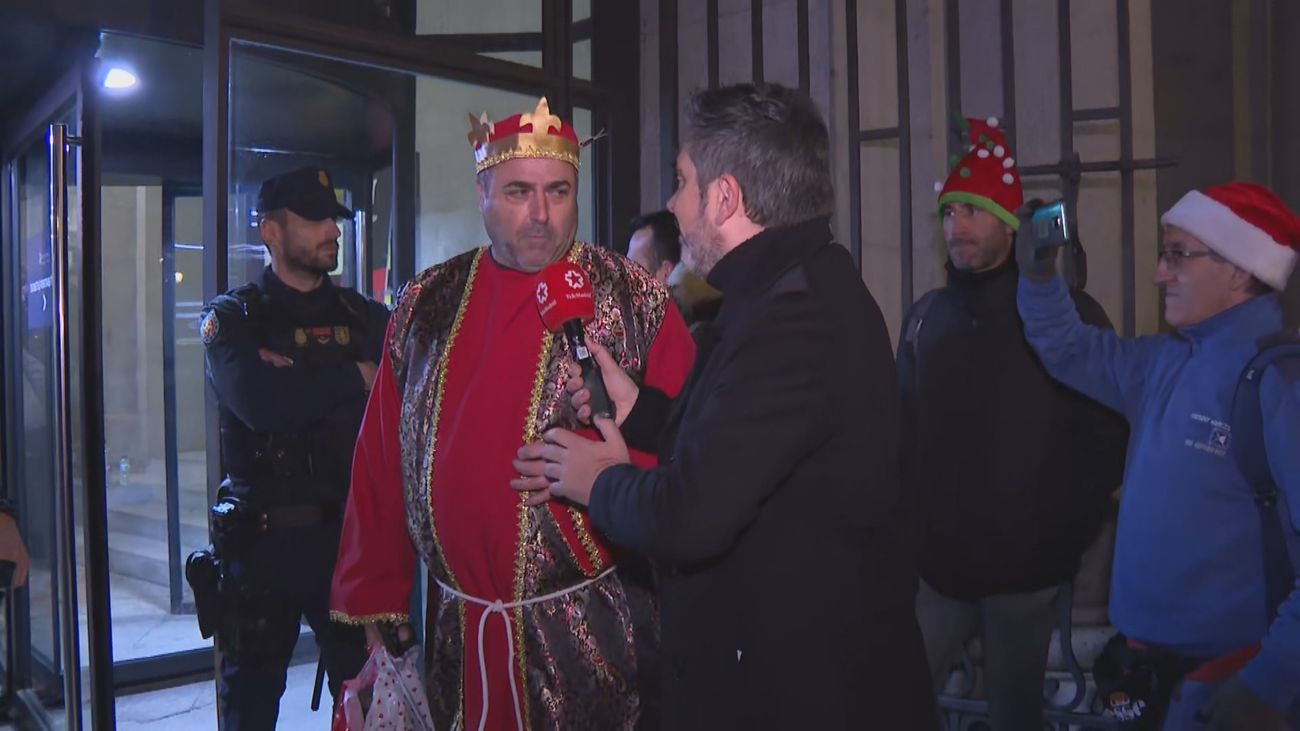 Lotería de Navidad: el Teatro Real se llena amantes y 'frikis' del sorteo